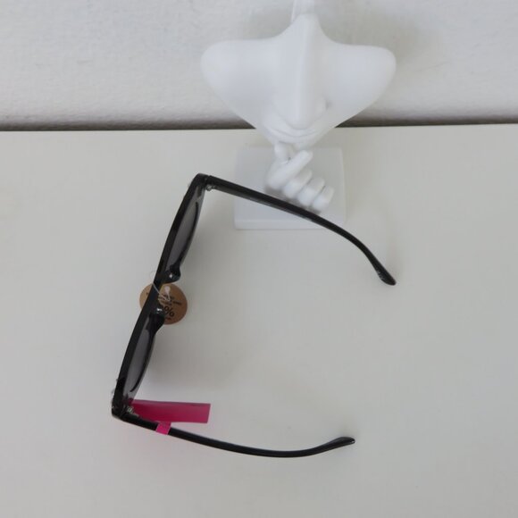 (#127) Betsey Johnson Black Wing Diamond Sun Glasses main image 2